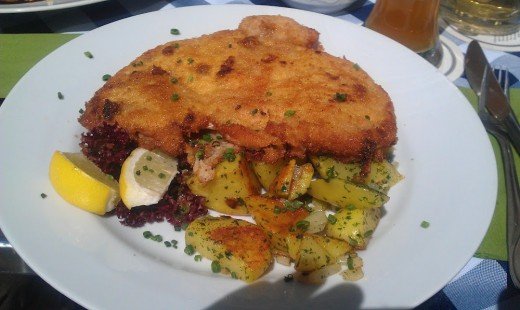 Bild vom Münchner Schnitzel mit Bratkartoffel im Restaurant "Alte Münz" in Regensburg