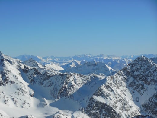 Blick um Gletscher Stubai in die herrliche Berglandschaft..
