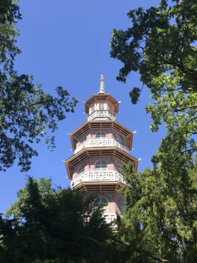 Chinesischer Turm im Lustgarten des Schlosses Oranienbaum