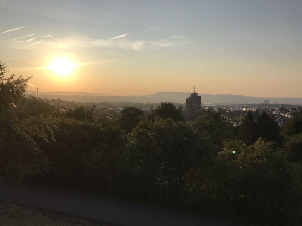 Sonnenaufgang über Stuttgart vom Wartberg aus