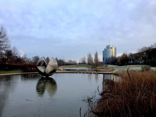 Schöne Spiegelung im Teich vor dem Egelsee Stuttgart