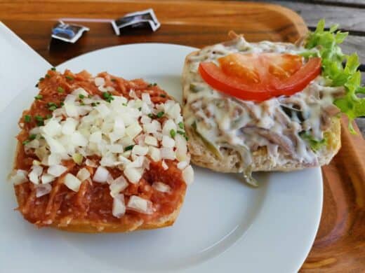 Mett- und Fleischsalatbrötchen vom Schanzenbäcker in Hamburg