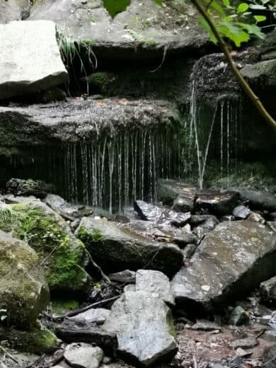 Heslacher Wasserfälle )(ok, eher ein Rinnsal momentan)