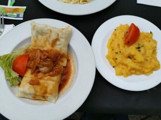 Maultaschen und Kartoffelsalat auf dem Weindorf in Stuttgart bei der Zaisserei