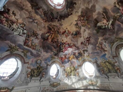 Deckengewölbe in der Karlskirche Wien