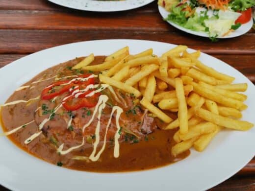 Pfefferrahmschnitzel im Das Vereinsheim Mühlhausen (Enz)