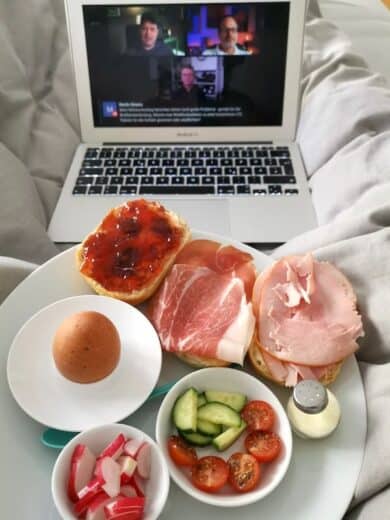 Frühstück im Bett mit dem Livestream der stbnhckr
