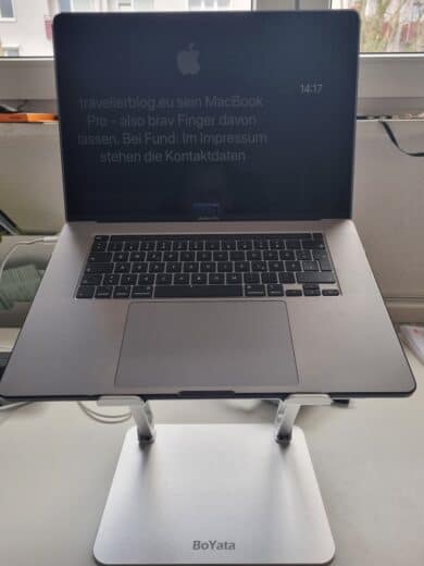 BoYata Laptopständer mit meinem MacBook Pro