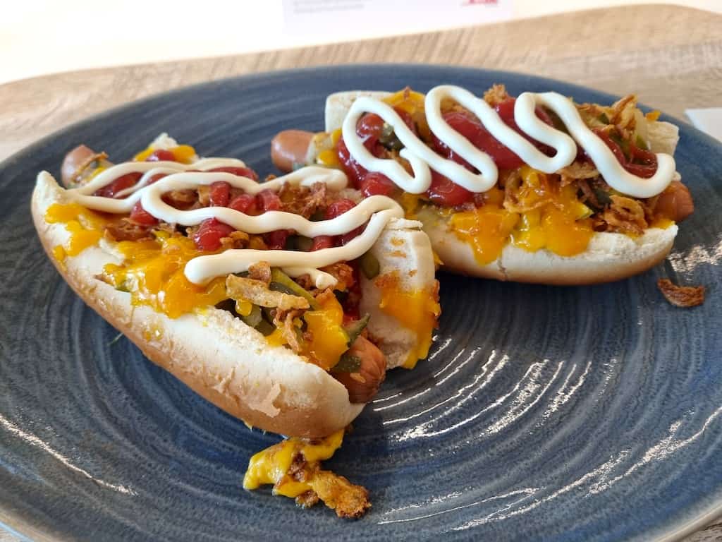 Hot Dogs im Betriebsrestaurant