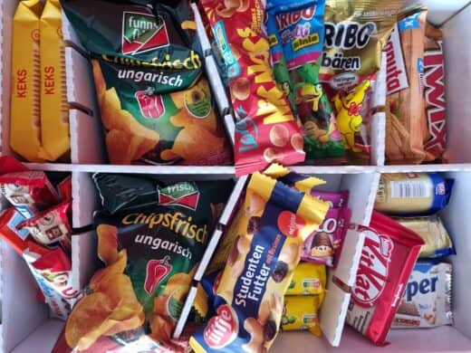 PMCamp Stärkung Box süß: Unzählige Süßigkeiten und Chips, Nic Nacs etc.