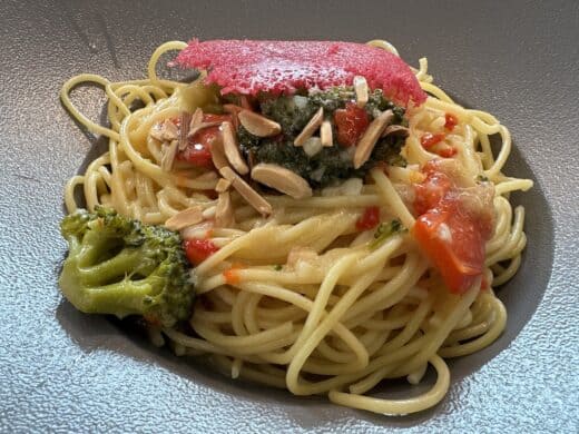 Spaghetti Pasta Vita mit Mandel, Brokkoli und Paprika