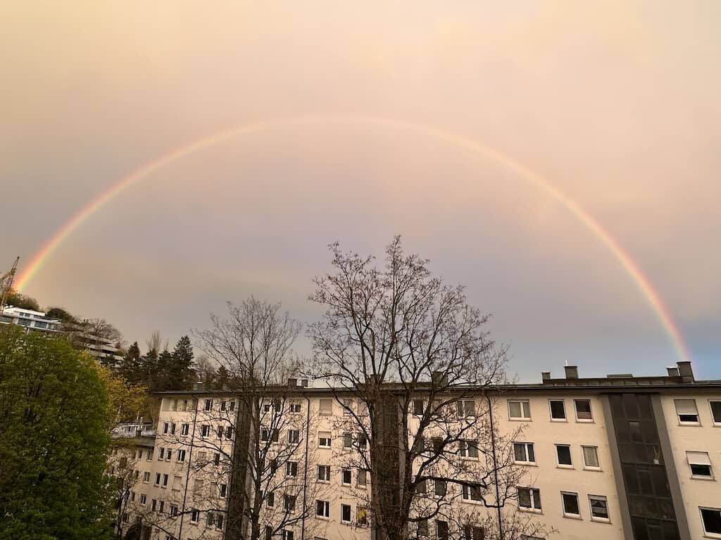 Regenbogen vor meiner Wohnung