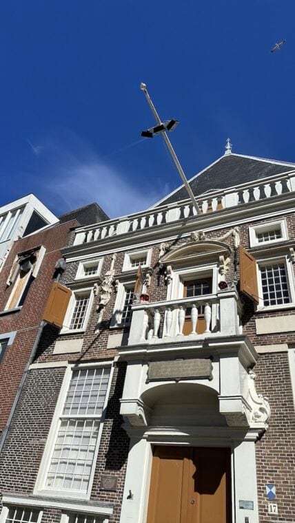 Eins der zahlreichen wunderschönen Häuser in Haarlem