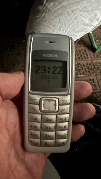 Altes Nokia Handy in meiner Hand