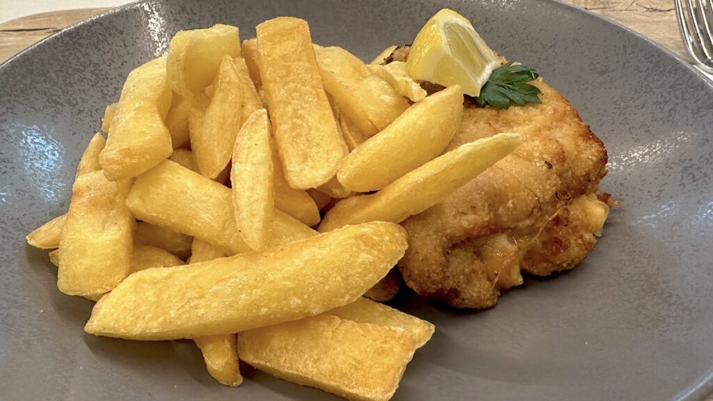 Cordon bleu mit Fritten