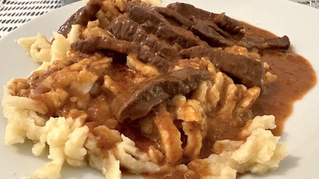 Quasi Boeuf Stroganoff, nur ohne Pilze, dazu Spätzle