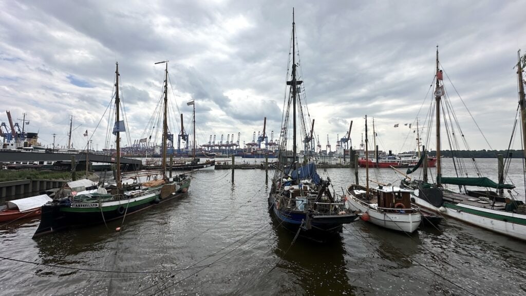 Mein Ausblick auf den Museumshafen Oevelgönne in Hamburg beim Mittagessen