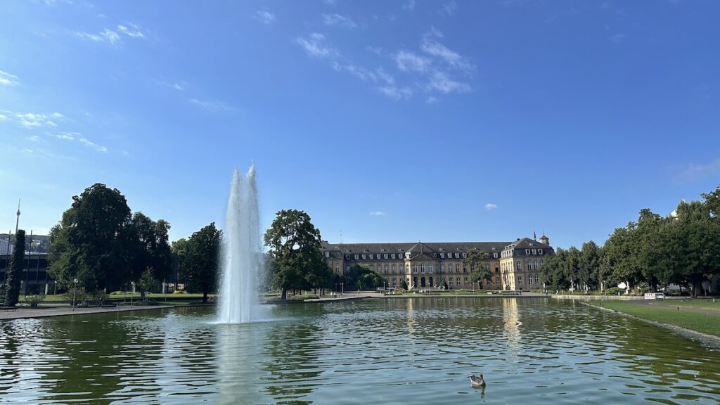 Eckensee mit neuem Schloss im Oberen Schlossgarten