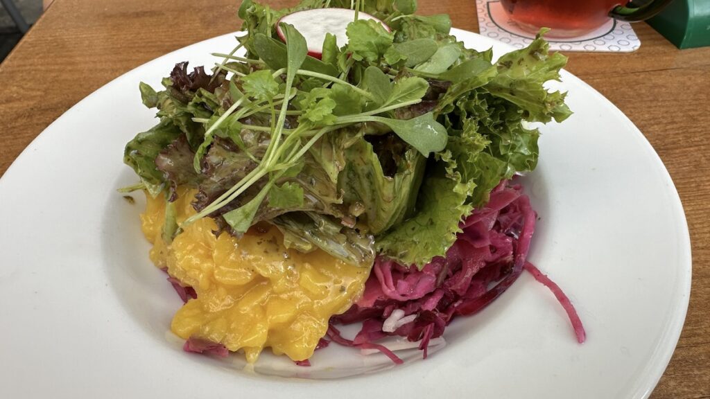 Leckerer Beilagensalat zum Wiener Schnitzel