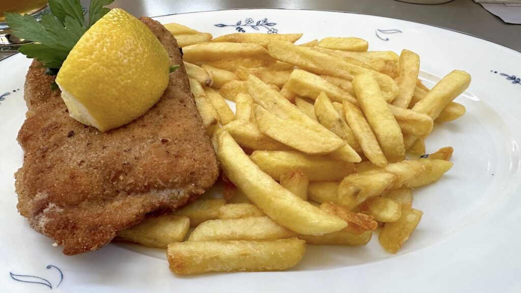 Cordon bleu mit Pommes im Lautenschlager