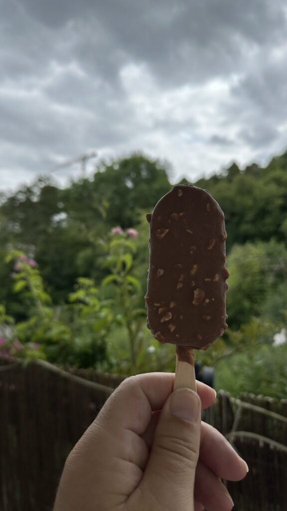 Eis auf dem Balkon