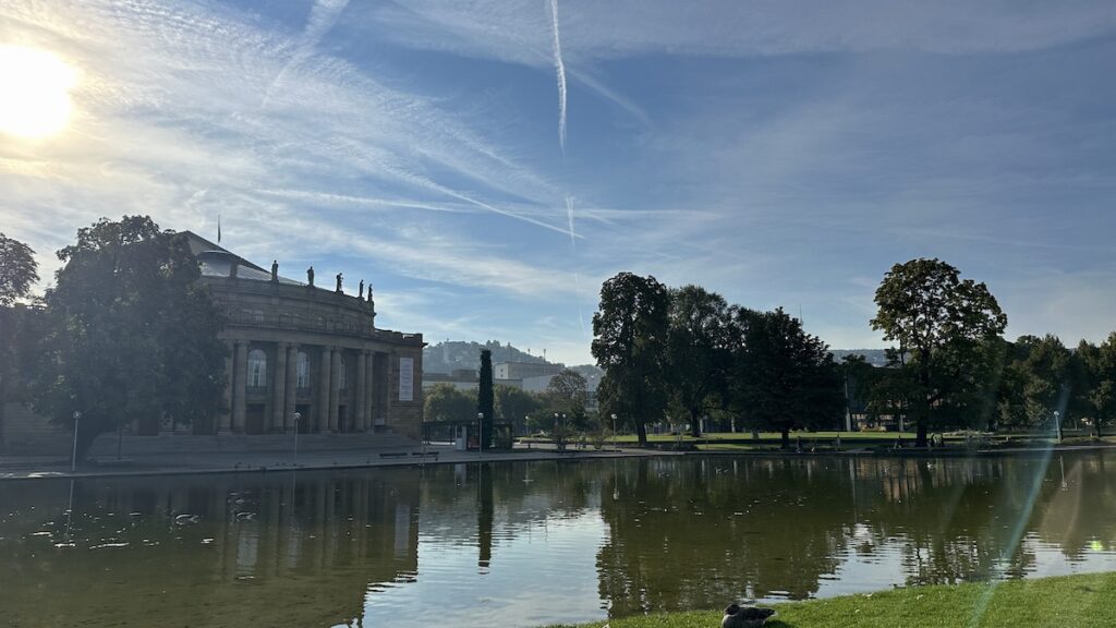 Eckensee mit Oper - morgens noch ohne Fontaine