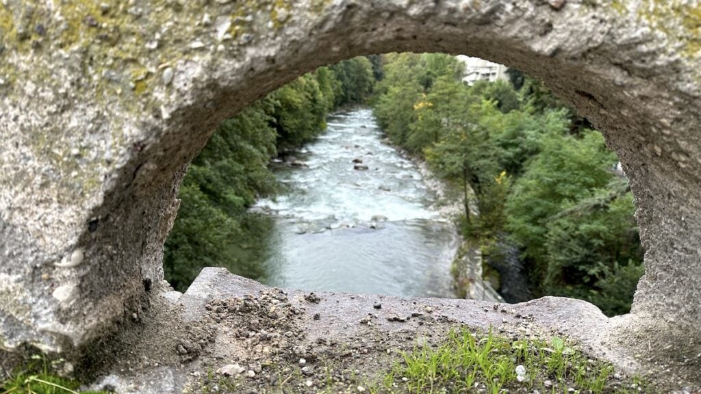 Blick durch die Brücke auf die Passer