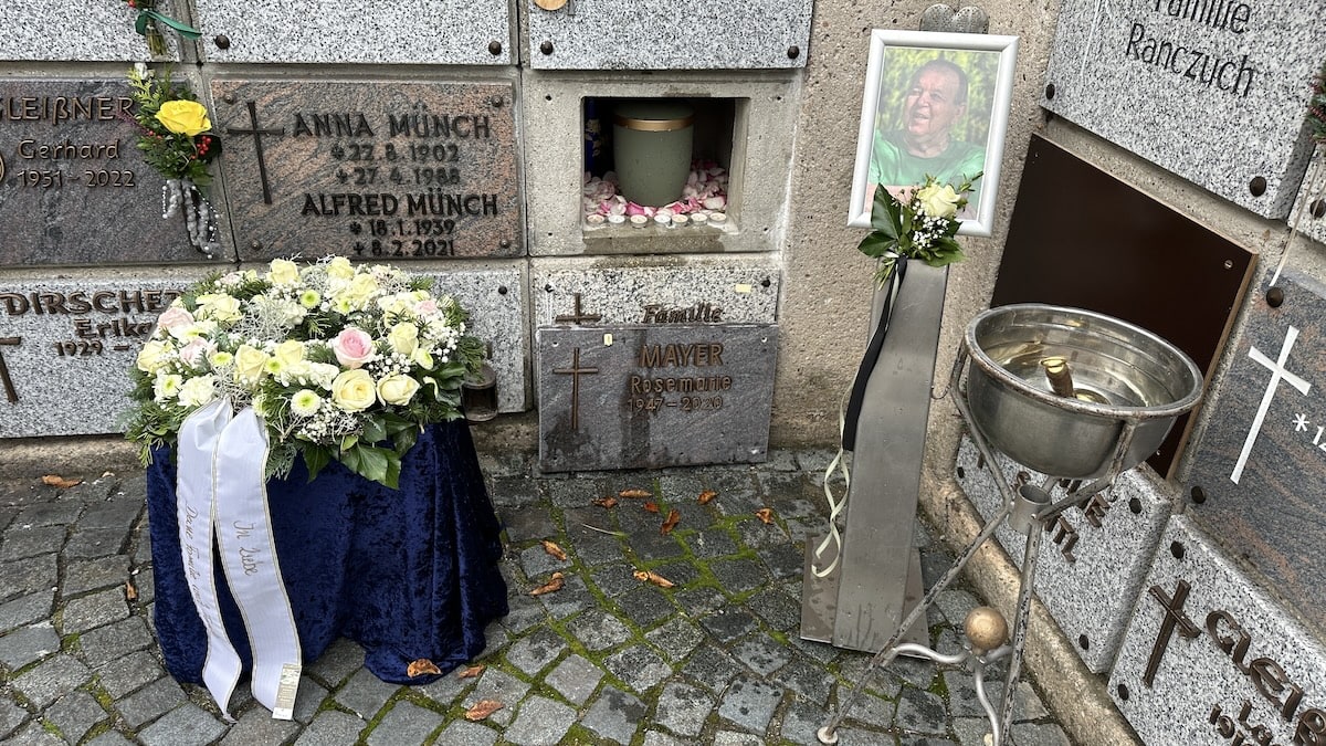 Das Urnengrab von meinem Papa und meiner Mama bei der Beisetzung