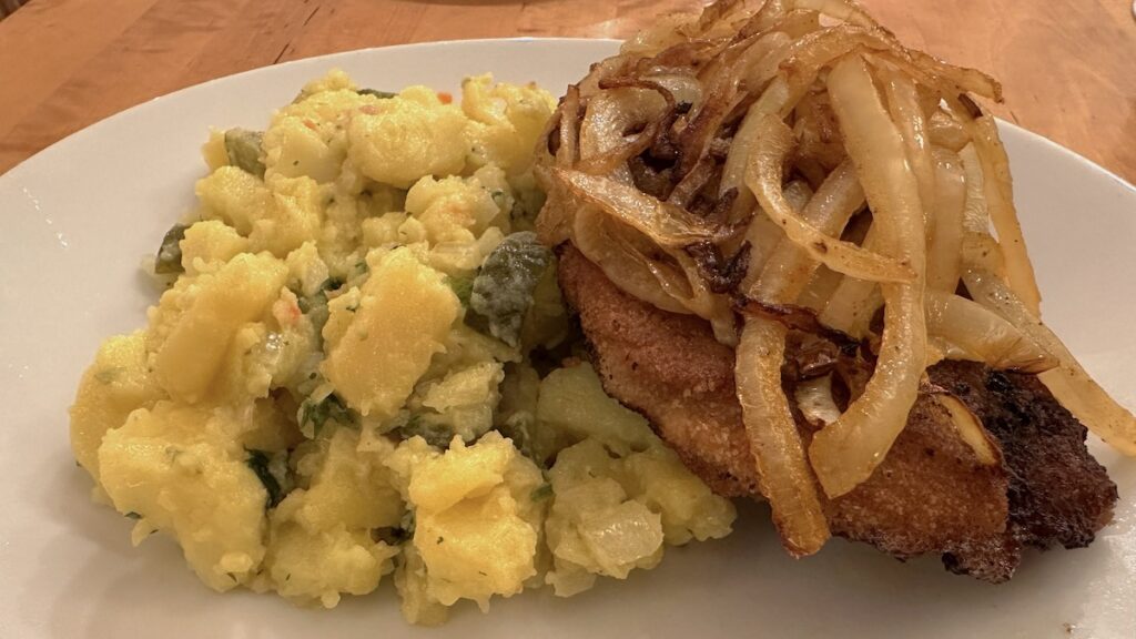 Münchner Schnitzel mit Kartoffelsalat