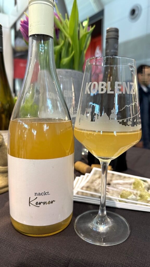 Kerner "NACKT" vom Weingut Spurzem