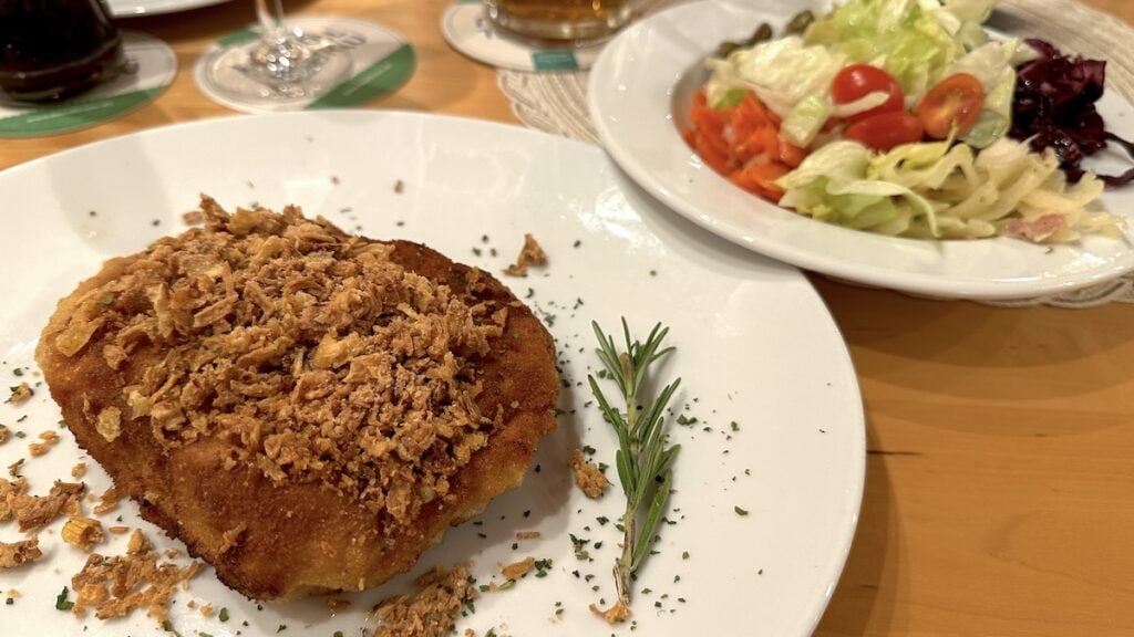 Das Hütten Cordon bleu im Kondrauer Hof, dazu ein Salat statt Beilage