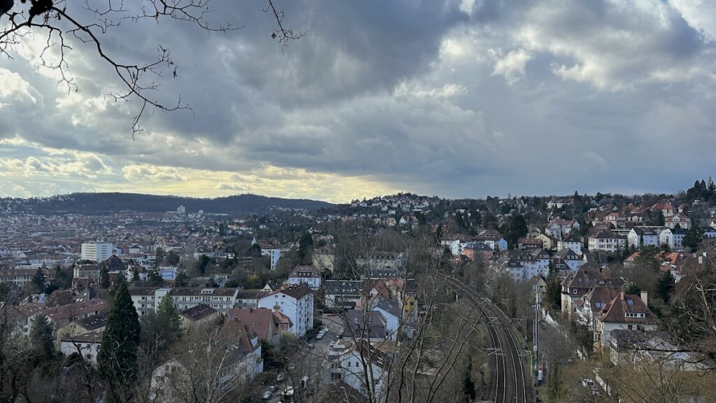 Mittagsspaziergang am Dienstag, Wolken türmen sich schon auf