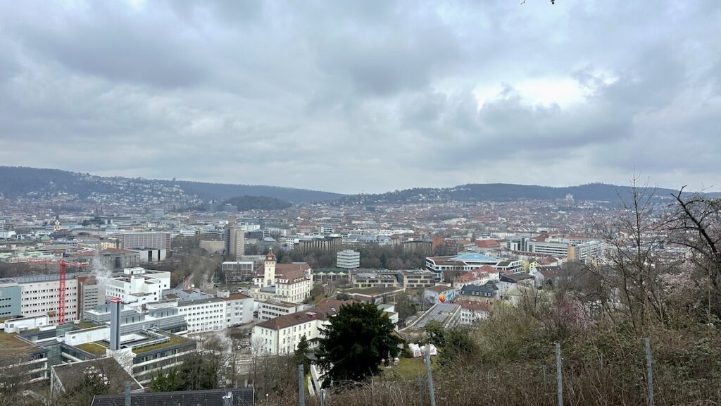 Kennt ihr schon, den Blick über das Lindenmuseum, gell?