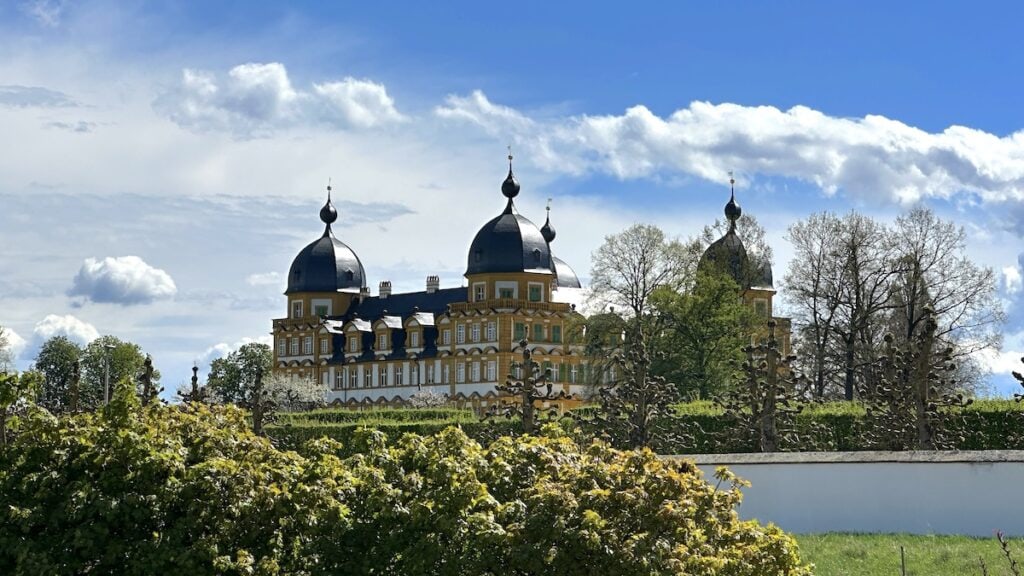 Schloss Seehof Memmelsdorf von der Strasse aus