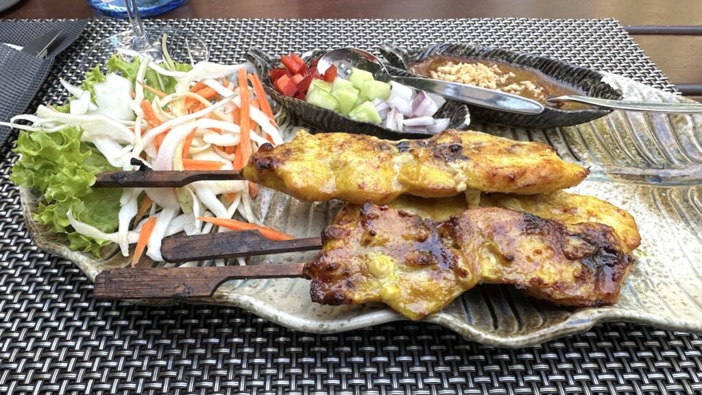 Hähnchenspieße mit Erdnusssoße