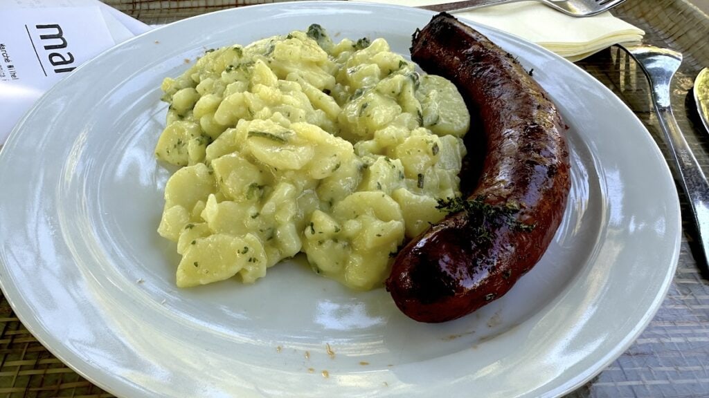 Chorizo und Kartoffelsalat in der Wilhelma Gastro