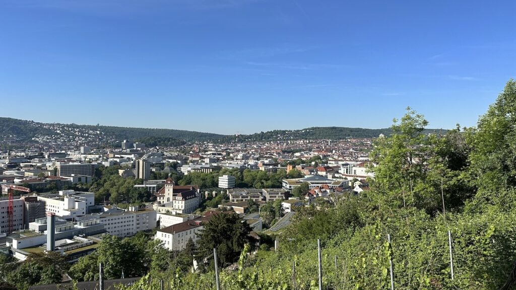 Spaziergang bei herrlichem Sonnenschein und blauem Himmel