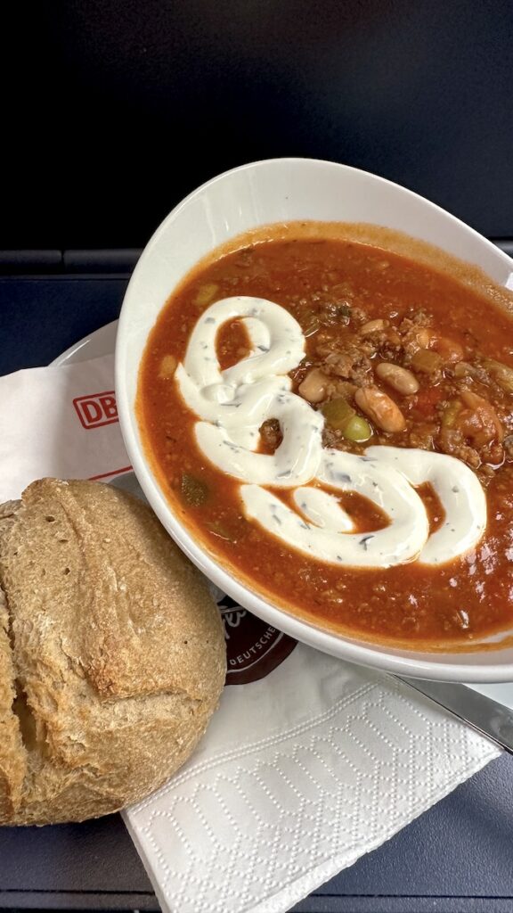Und noch einmal Chili con Carne aus der Bahn.