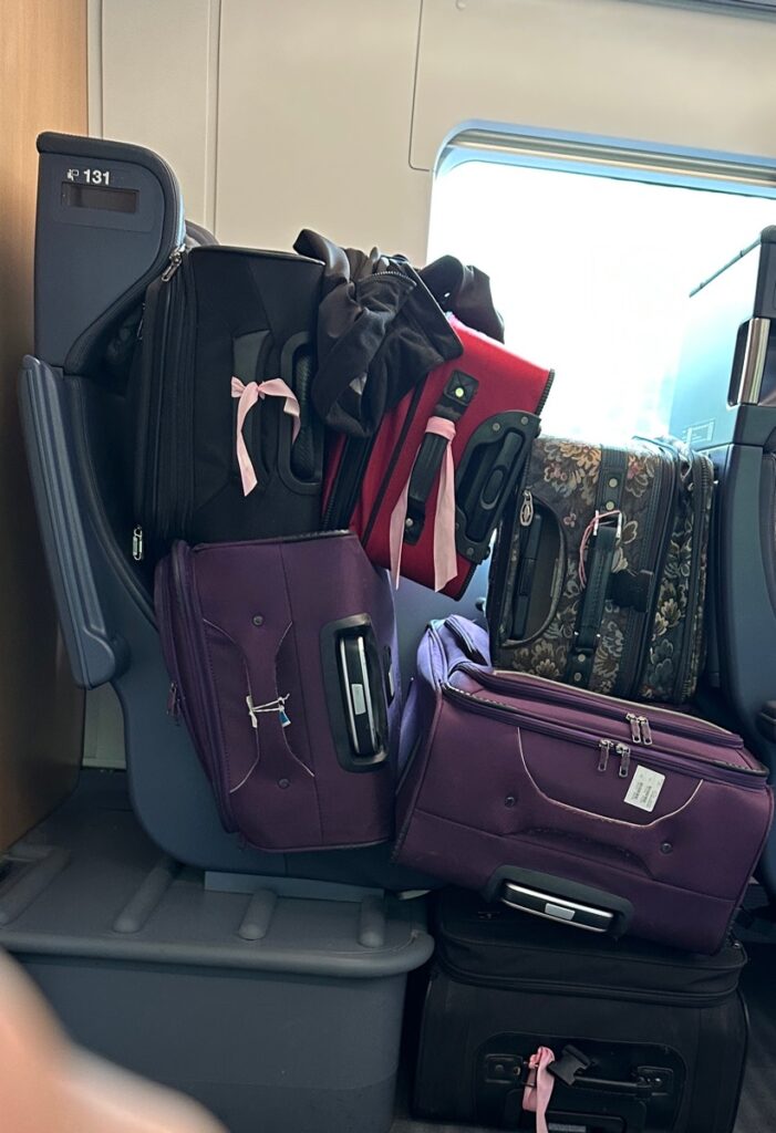 Sitzplatz als Koffer Ablage
