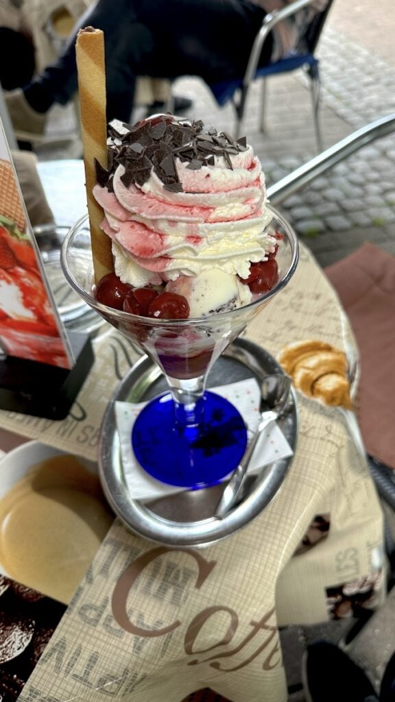 Amarena-Becher