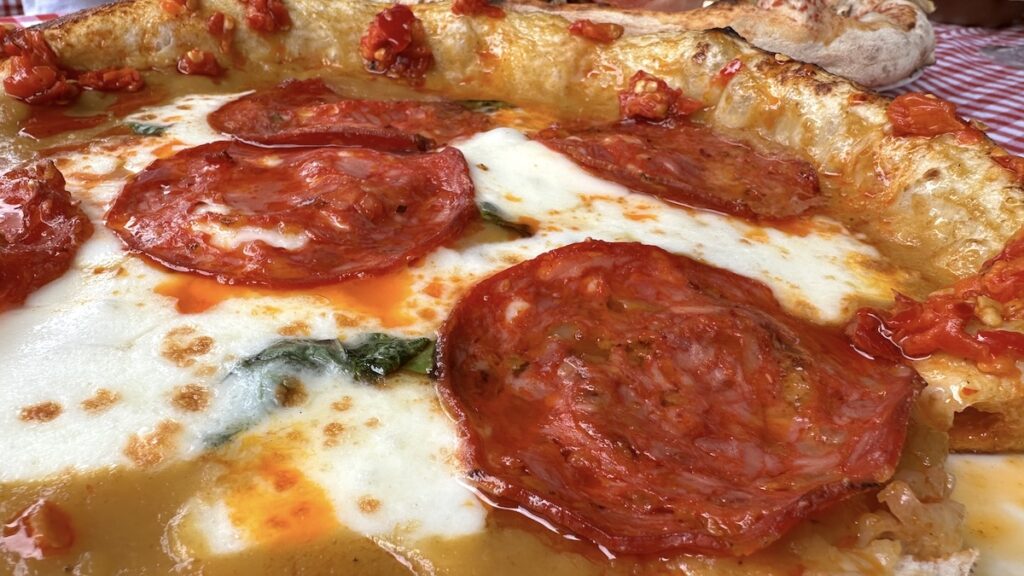 Pizza Datterino giallo e Salame piccante