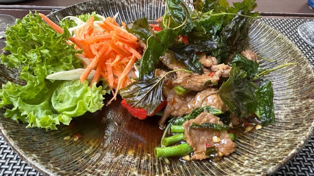 Pad Grapau im Kwan Kao