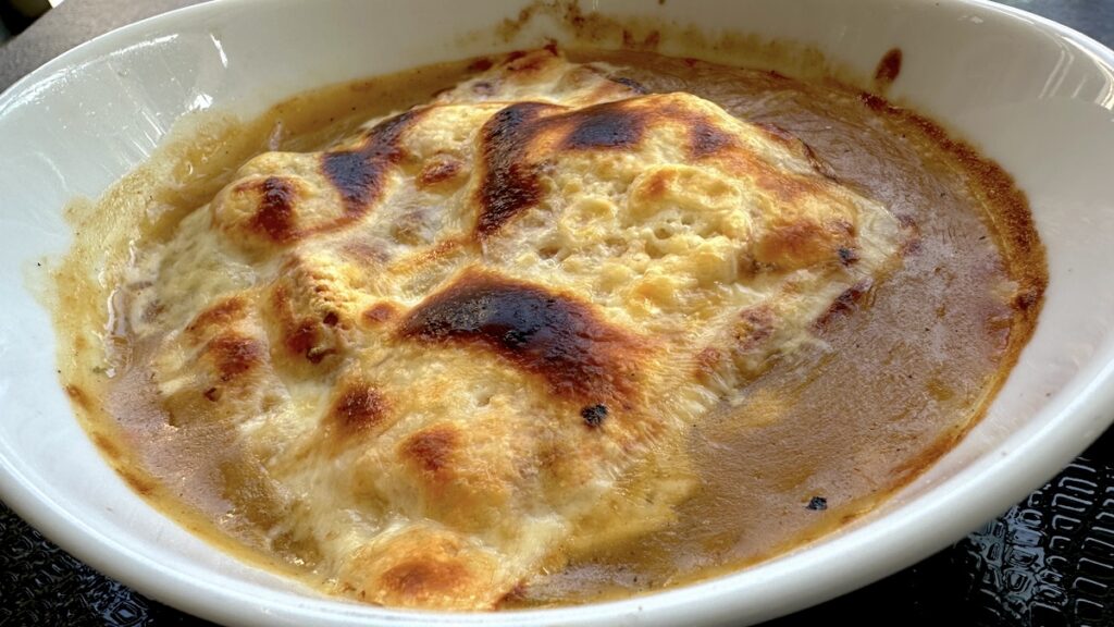 Zwiebelsuppe mit Käse überbacken im Sarajevo Burgsteinfurt
