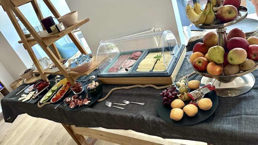 Wurst und Käse zum Frühstück im Gästehaus Wind und Meer Norddeich