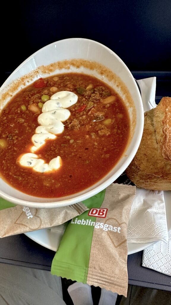 Das leckere Chili im ICE von Norddeich Mole zurück nach Stuttgart
