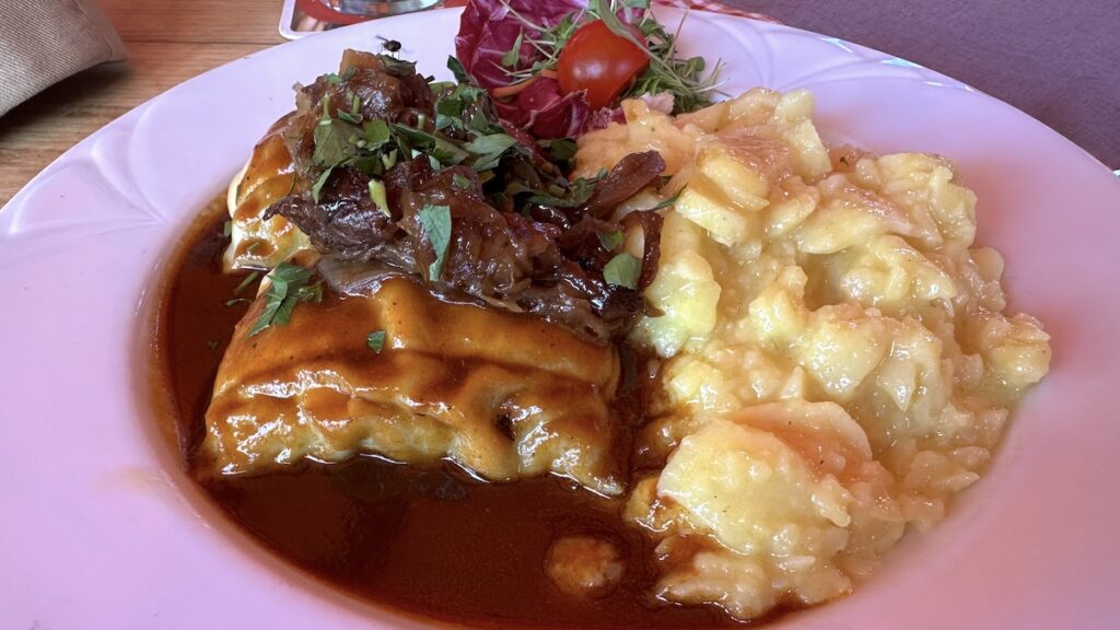 Maultaschen mit Kartoffelsalat im Hasenheim Bonlanden