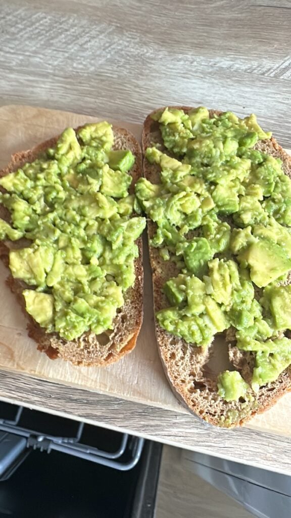 Noch mehr Brote mit Avocado