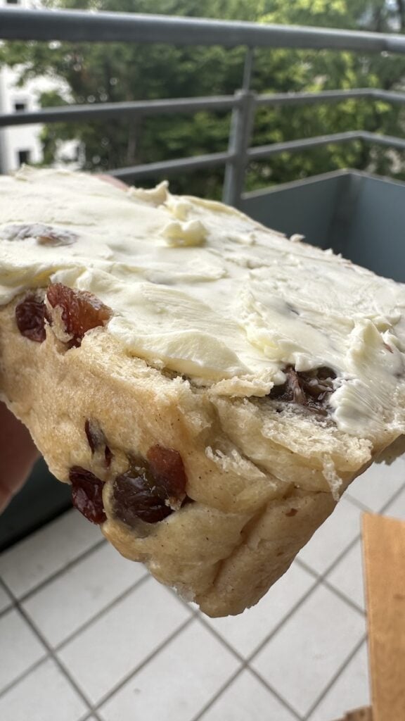 Rosinenstuten mit Butter