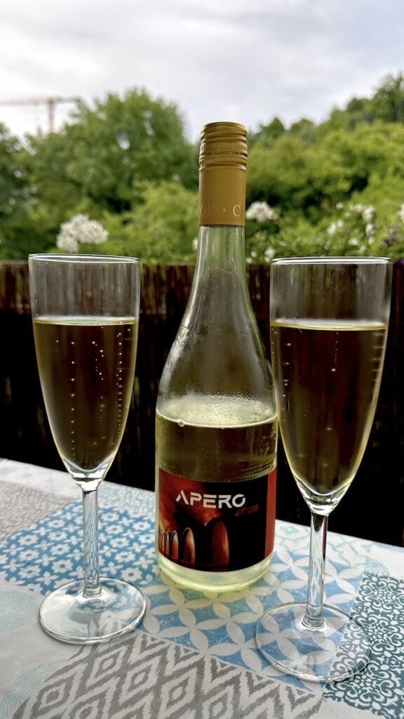 Secco aus dem APERO auf dem Balkon