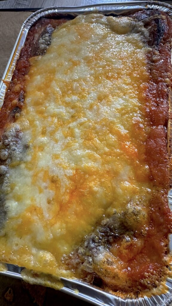 Fertiglasagne, gepimt mit zusätzlichen ca. 150 g Käse